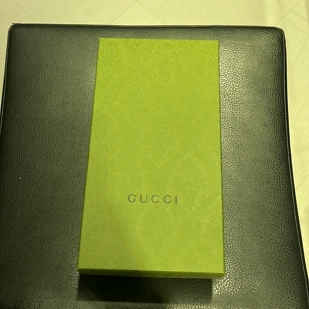 Green textured gucci shoe box size 37. Comes with ribbon